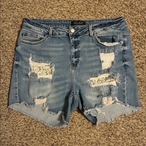 Judy blue distressed jean shorts with lemon details -size 2XL